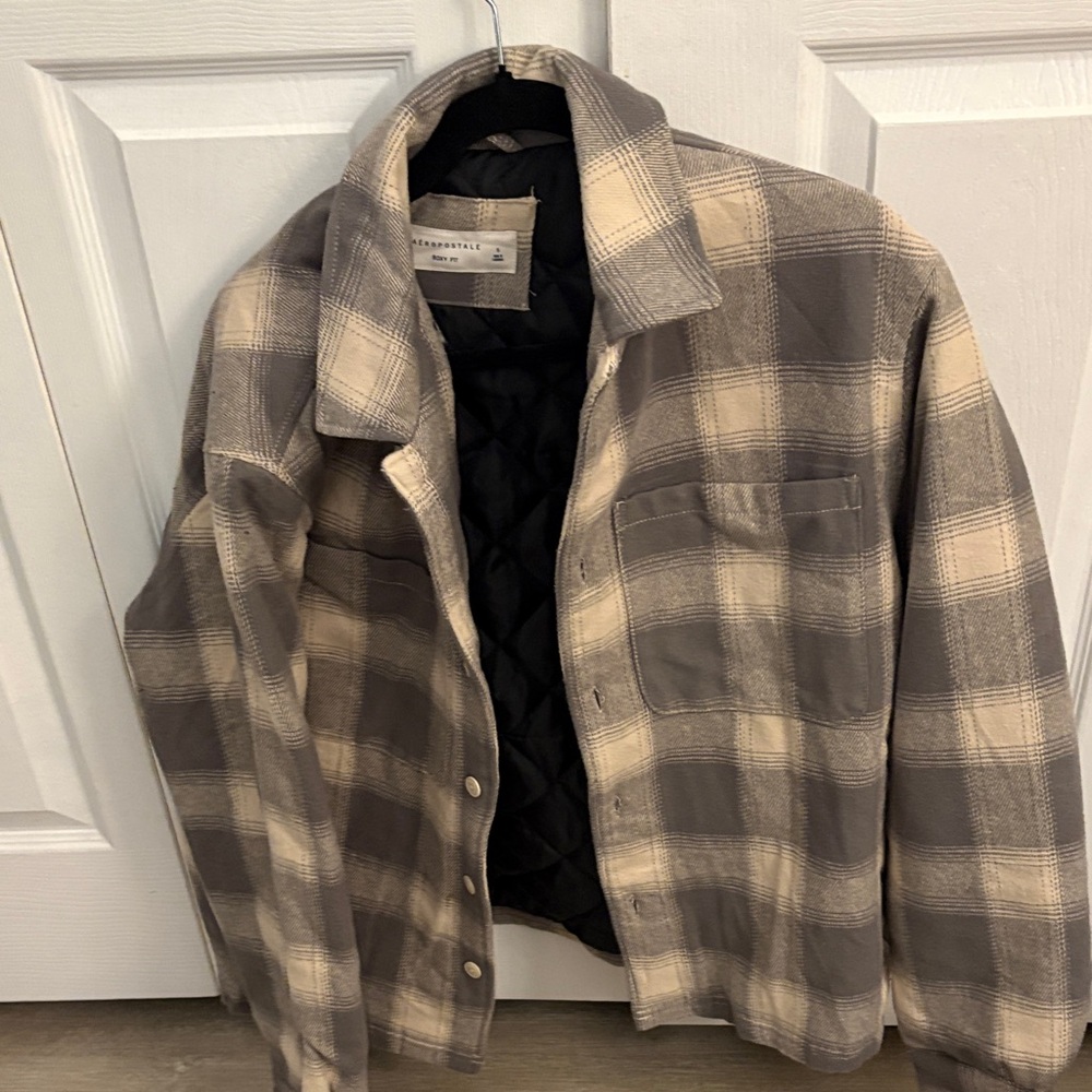 BRAND NEW- Aeropostale Men's Gray & Cream Plaid Button-Down Jacket.